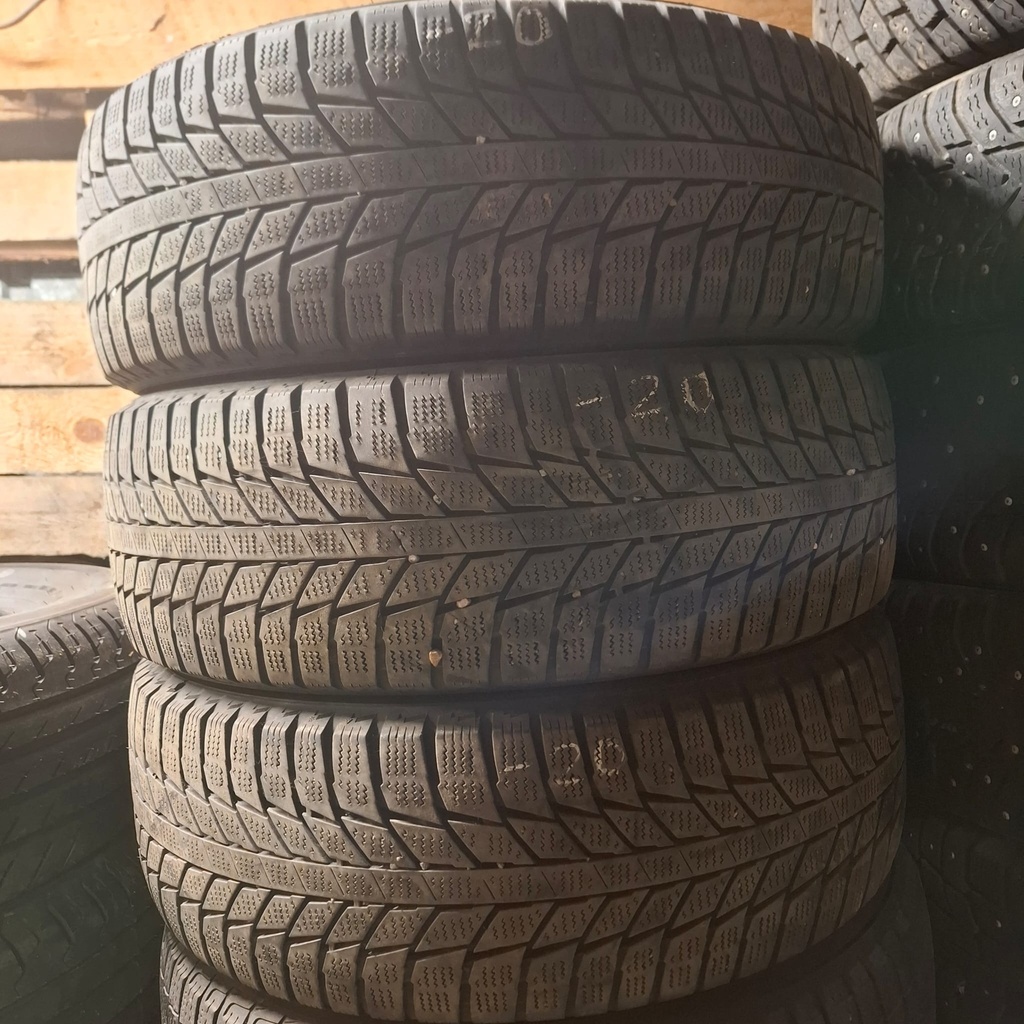 205/65R15 99R Triangle Snowlink Käytetty kitkarengas 5,5-6mm DOT-20
