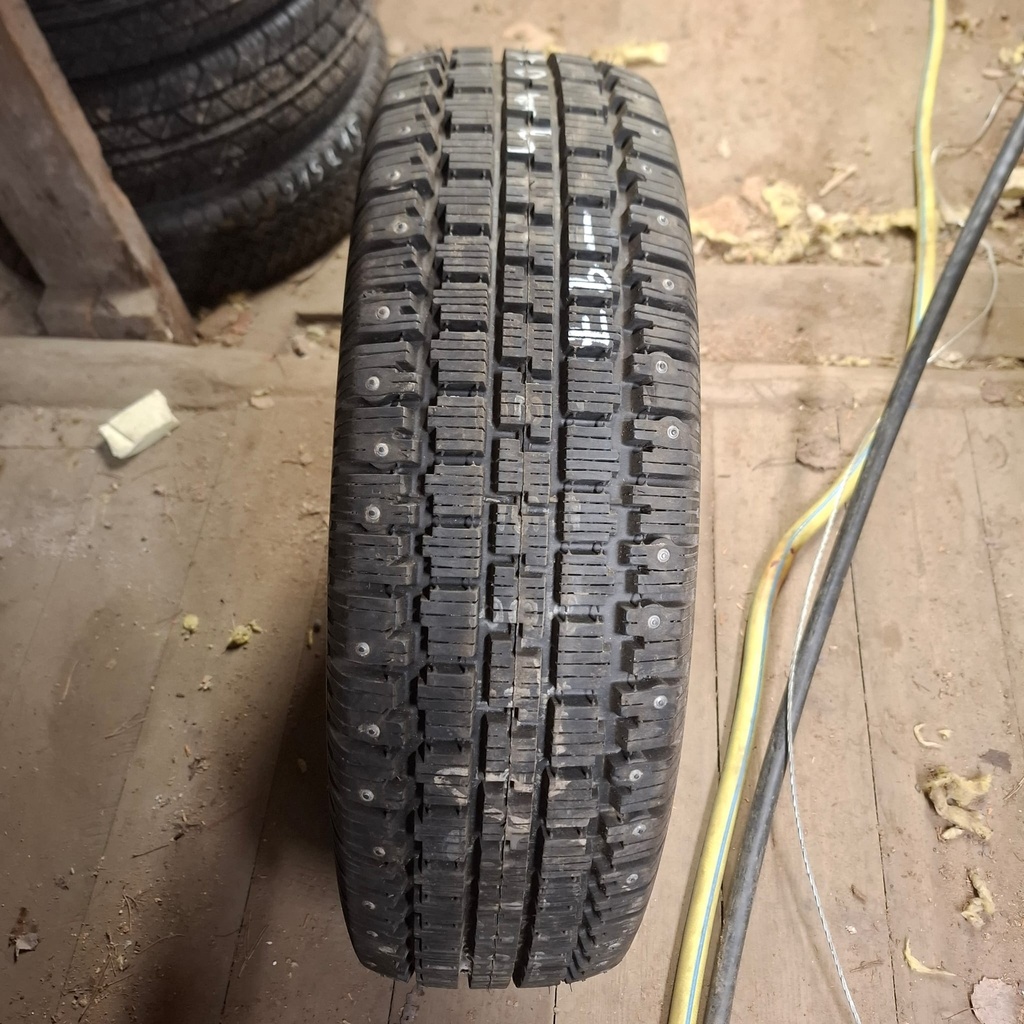 205/70R15 95Q BFGoodrich Winter Slalom Käytetty nastarengas 10,5mm DOT-97