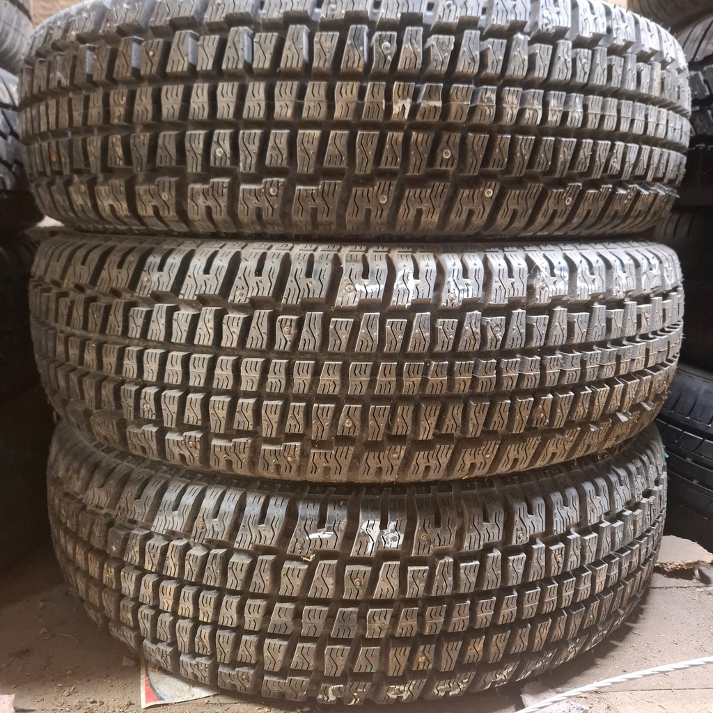 205/70R15 95S Cooper Weather-Master S/T Käytetty nastarengas 10mm DOT-96