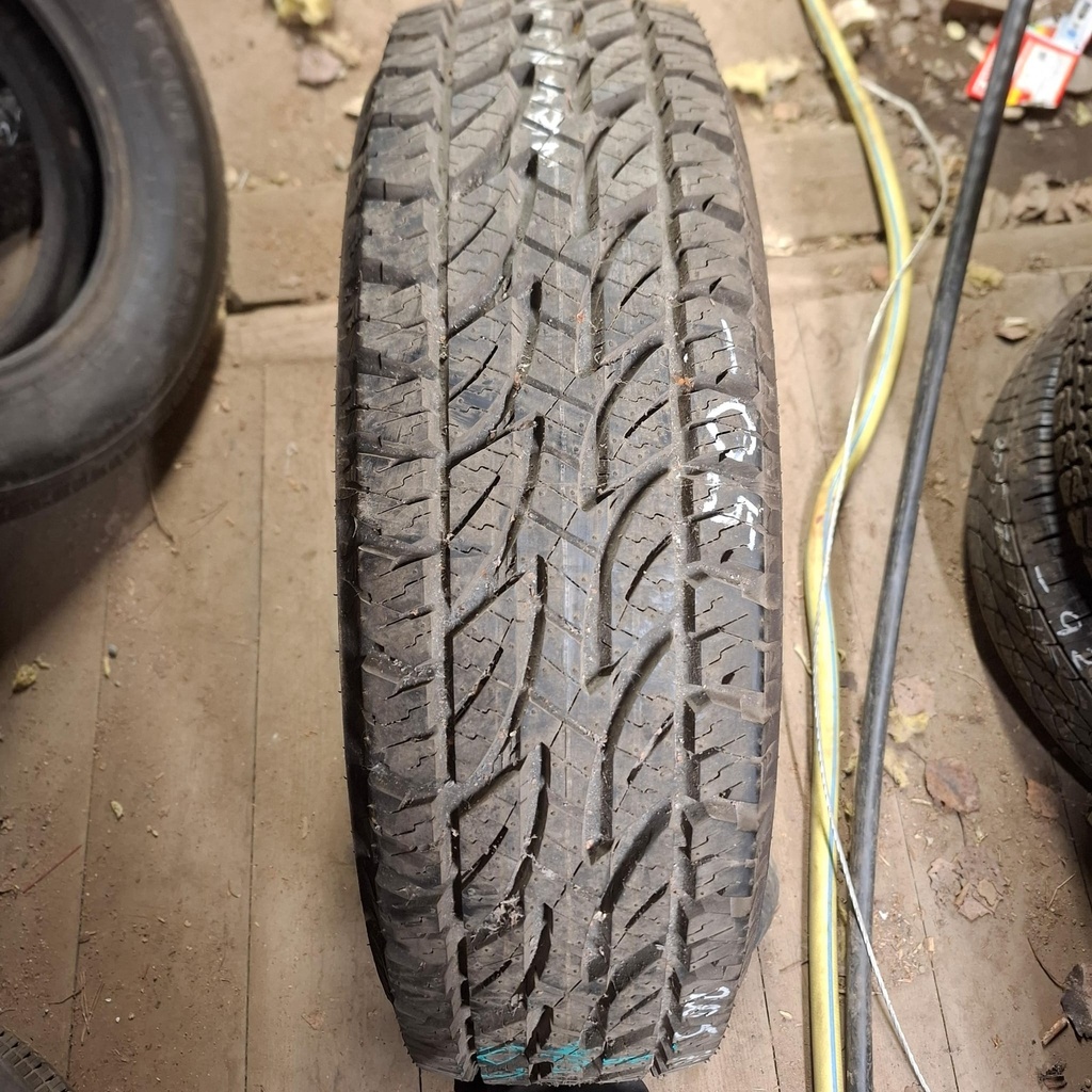 205/70R15 96T Bridgestone Dueler A/T Käytetty kesärengas ajamaton DOT-05