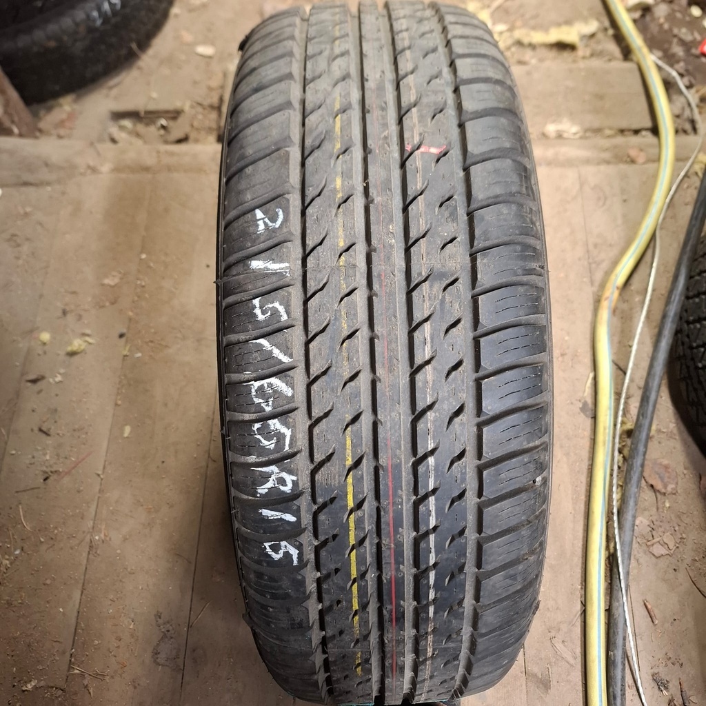 215/65R15 96H Firestone Firehawk 680 Käytetty kesärengas Ajamaton DOT-99