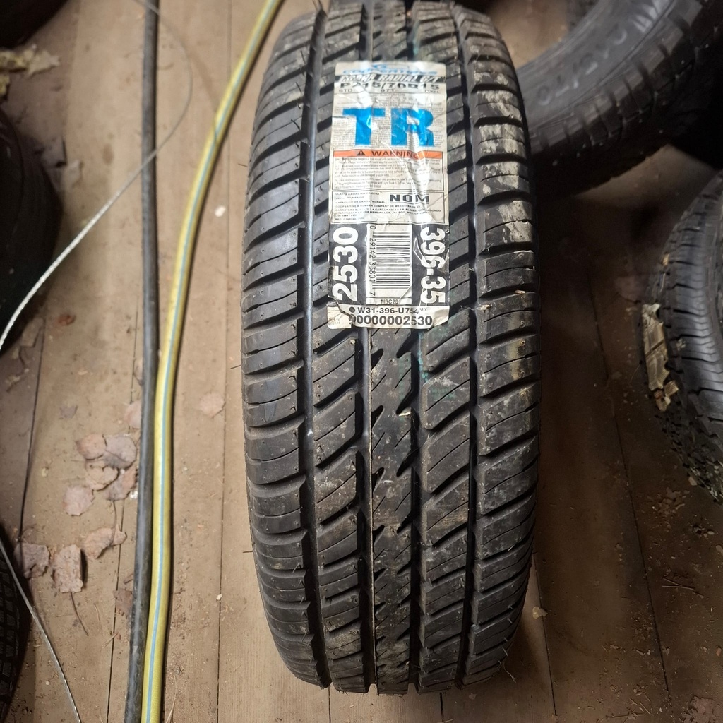 215/70R15 97T Cooper Cobra Radial G/T Käytetty kesärengas Ajamaton DOT-16