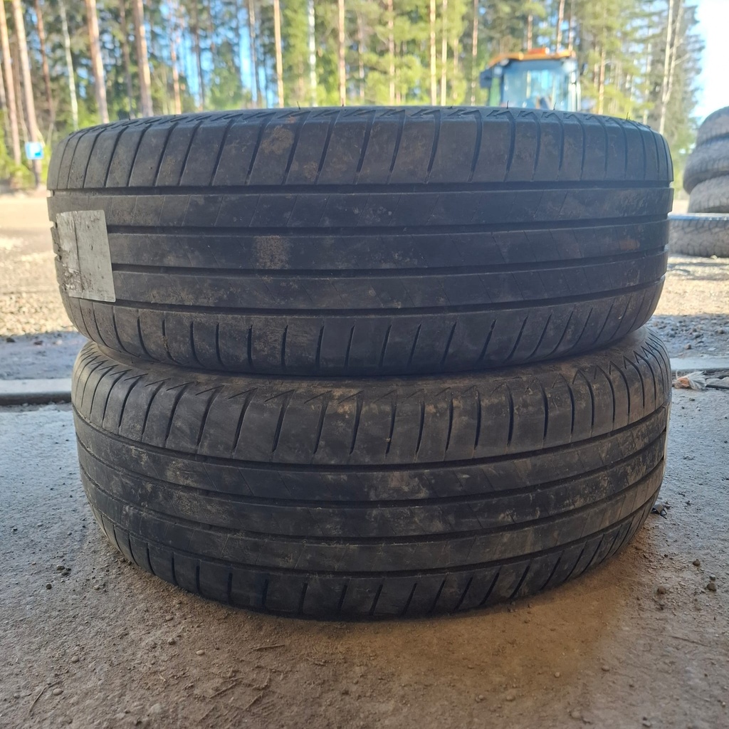 215/60R17 100H Bridgestone Turanza T005 Käytetty kesärengas 4-4,5mm DOT-21