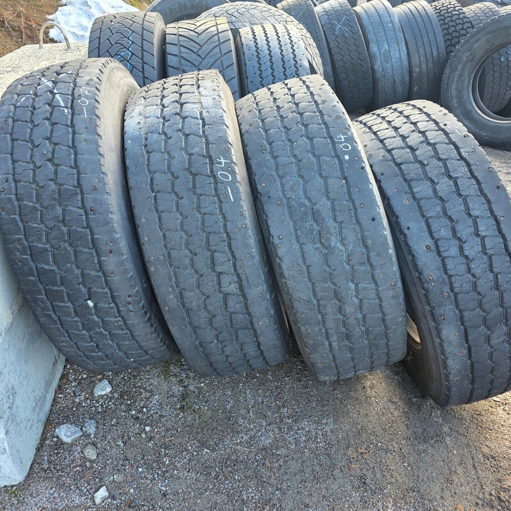 315/70R22.5 154/150K DUNLOP SP362  Käytetty KA-rengas Veto/Trailer DOT-04  10mm (Muutama nasta) (TALVI)
