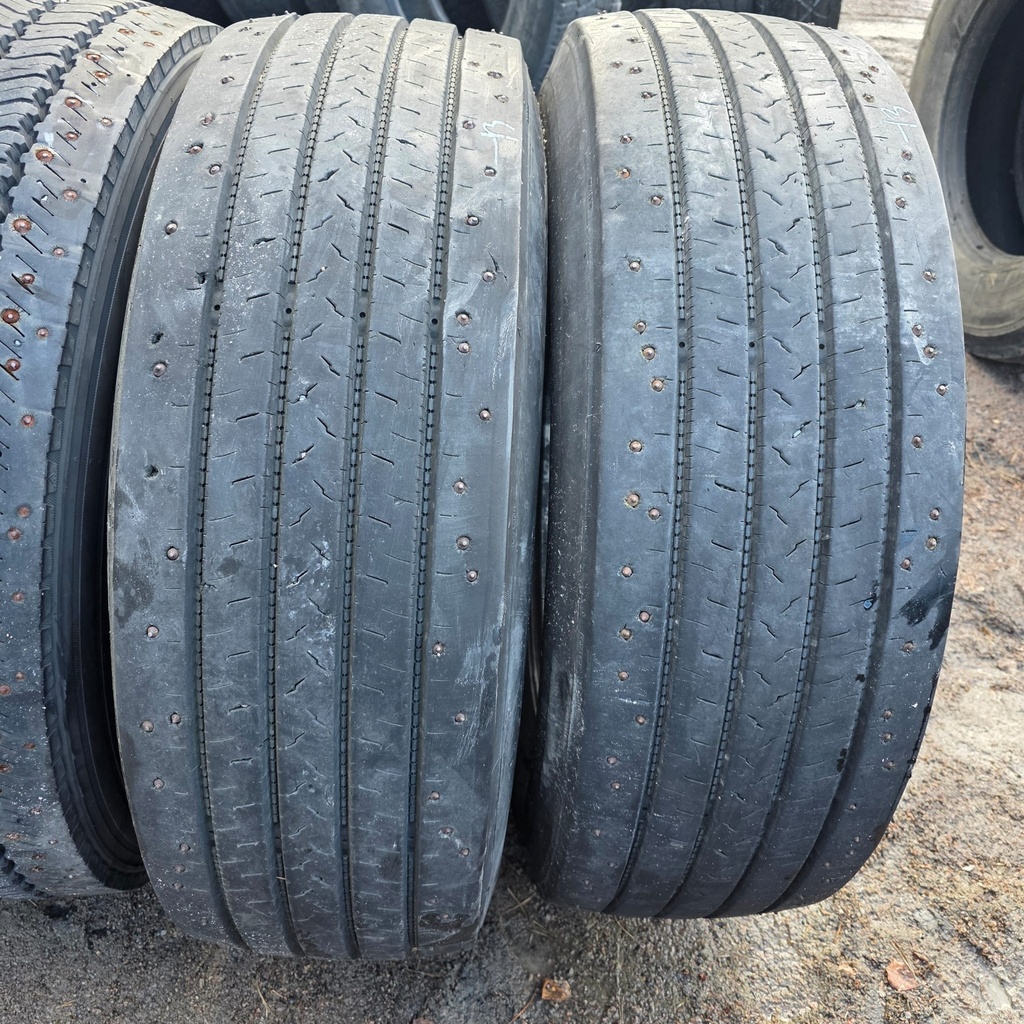 315/70R22.5 154/150L DUNLOP SP352 NASTOILLA Käytetty KA-rengas ohjaava/trailer DOT-13  8mm (TALVI)