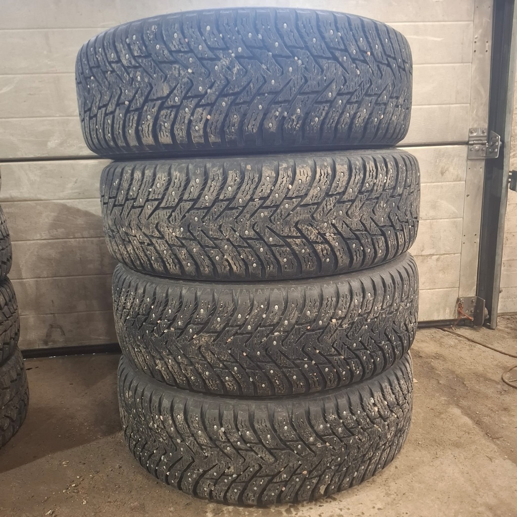 225/65R17 106T XL Nokian Hakkapeliitta 8 SUV Käytetty nastarengas 7-8mm DOT-15