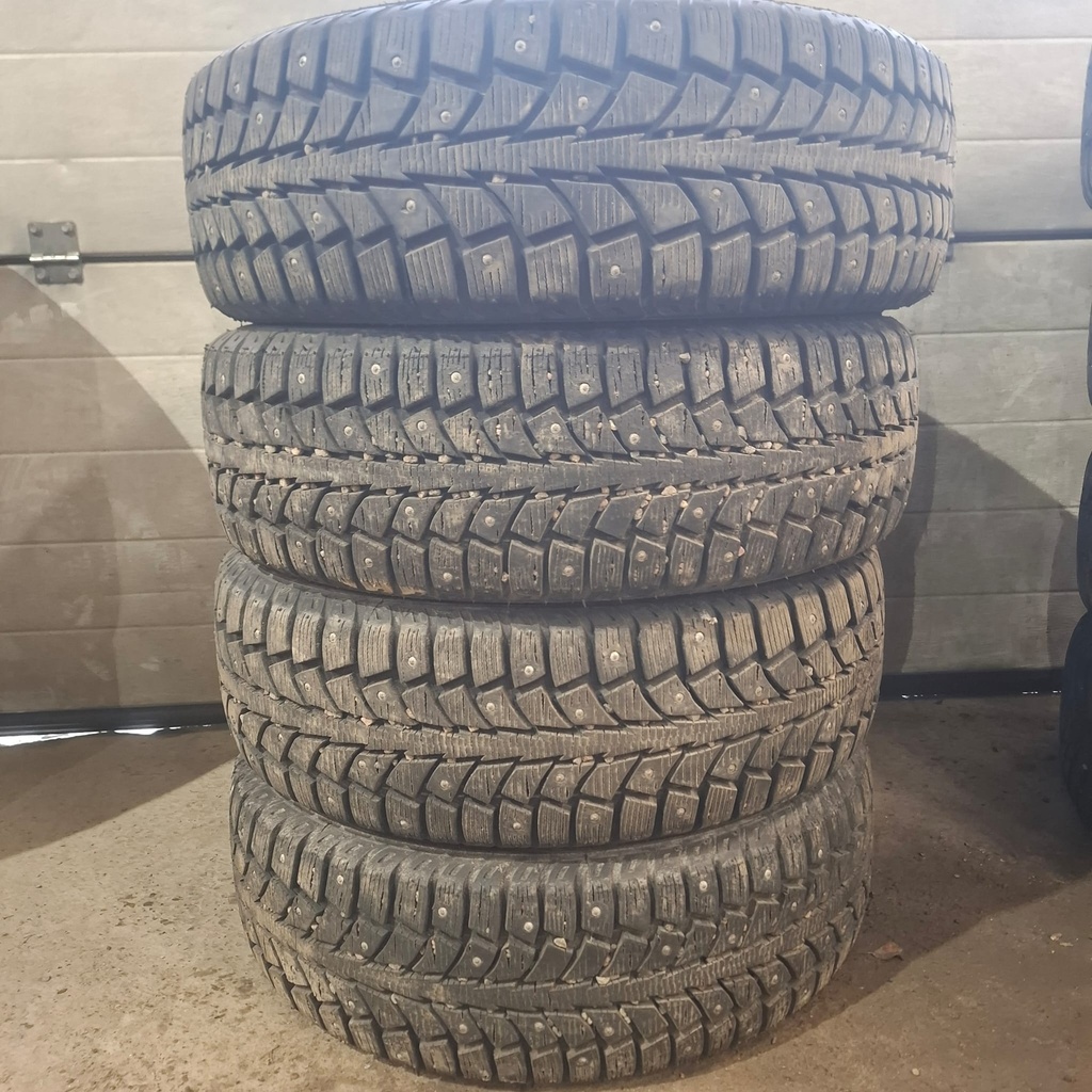 195/65R15 95T Lappi Jää-Ahma Käytetty nastarengas 8-9mm DOT-19