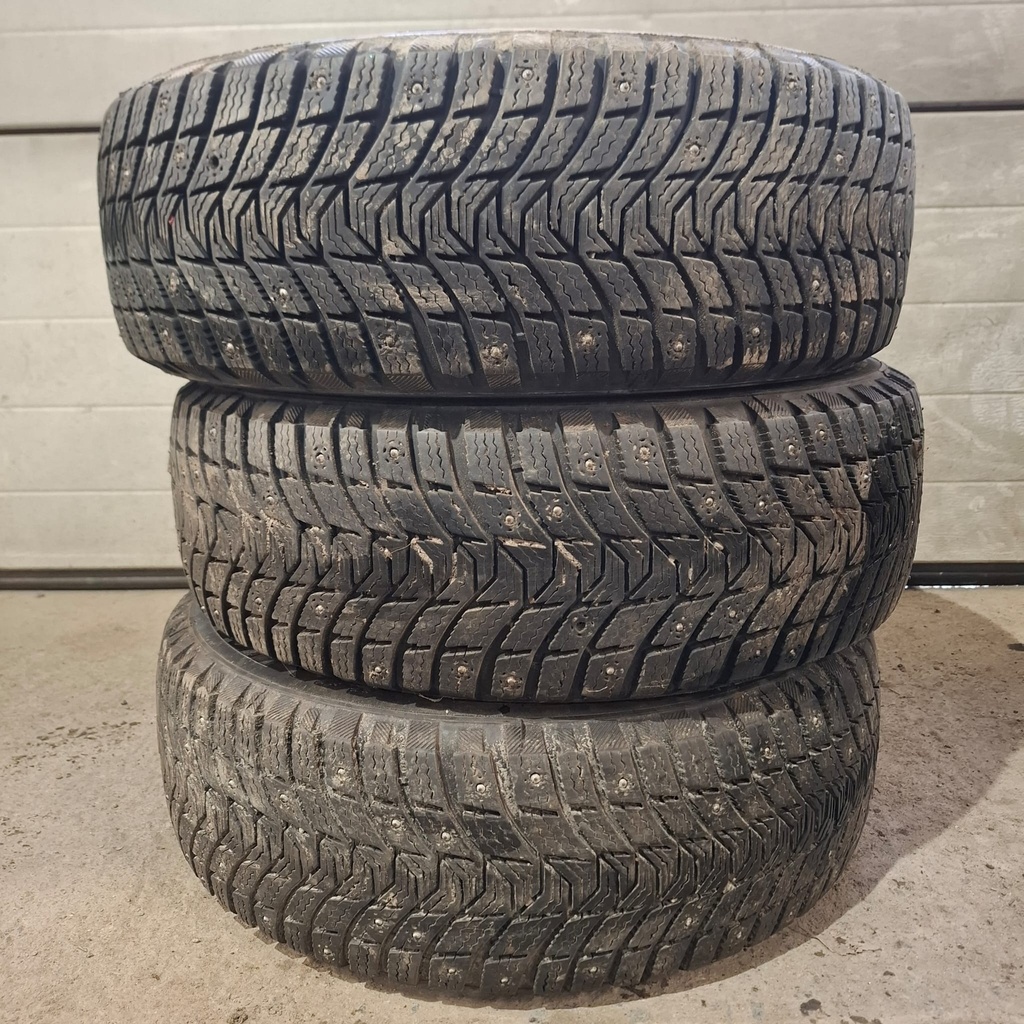 195/65R15 95T XL Michelin X-Ice North 3 Käytetty nastarengas 7,5-8,5mm DOT-16