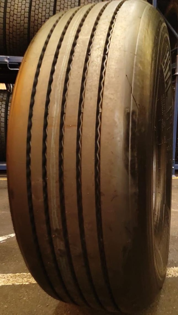 385/55R22.5 KA PINNOITETTU P16 SIS. 1 CONTINENTAL RUNKO TRAILER