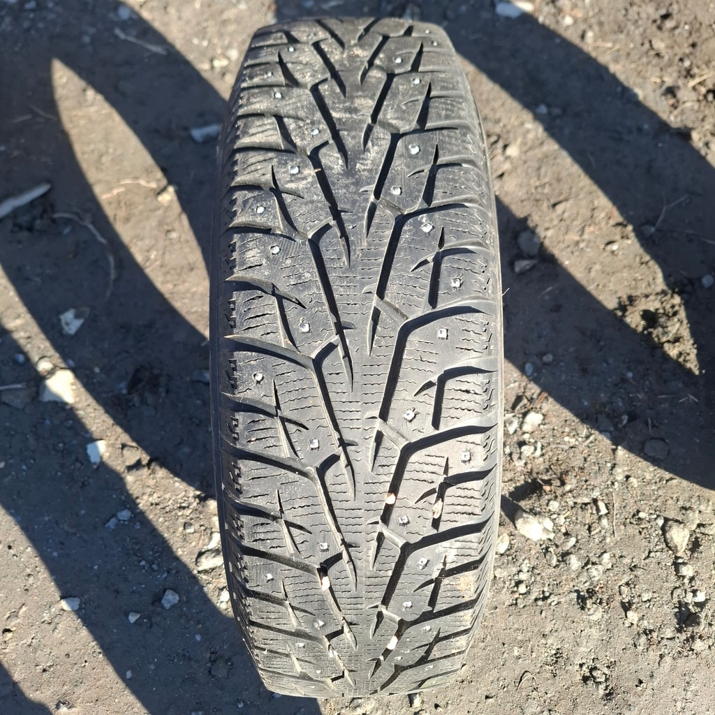 195/65R15 95T Yokohama IceGuard Stud Käytetty nastarengas 7,5mm DOT-15