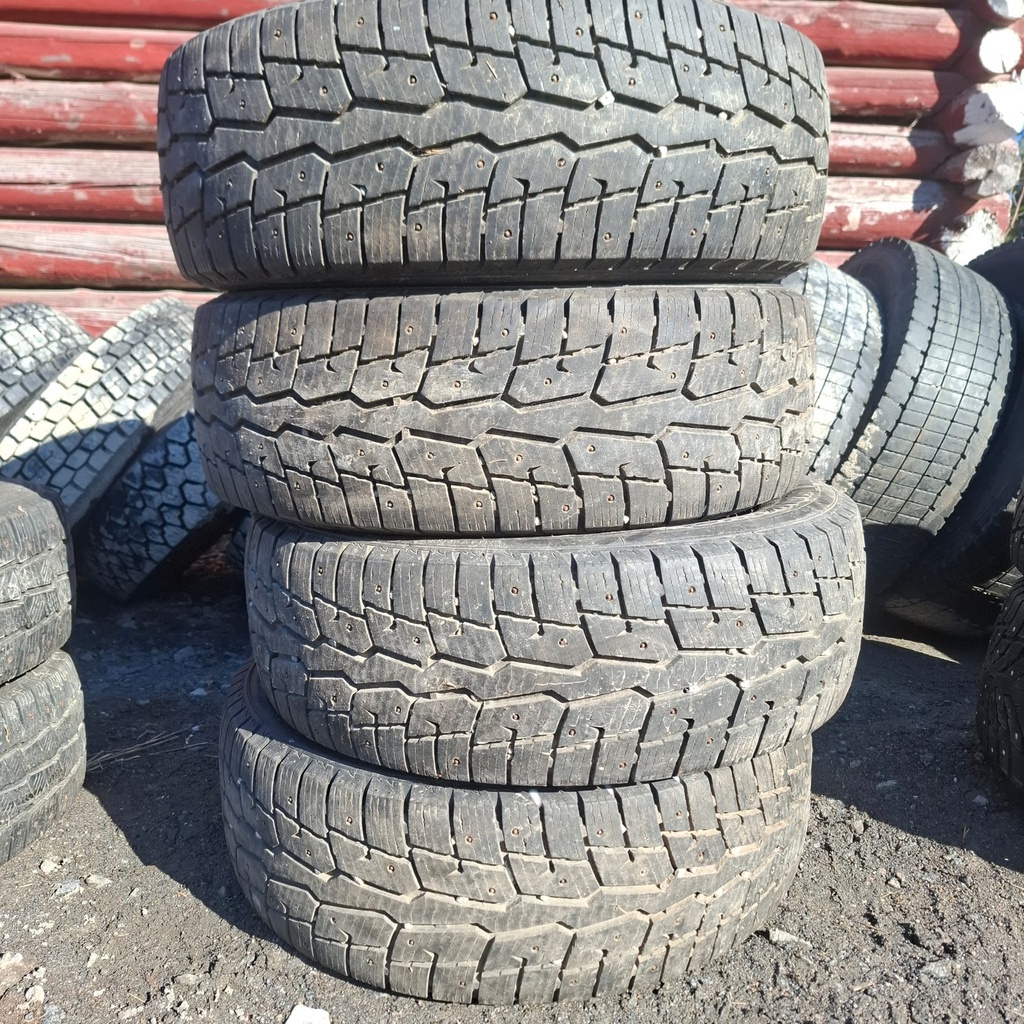 235/65R16C 121/119R Nankang IceActiva IV-1 Van Käytetty nastarengas 8-9mm DOT-18