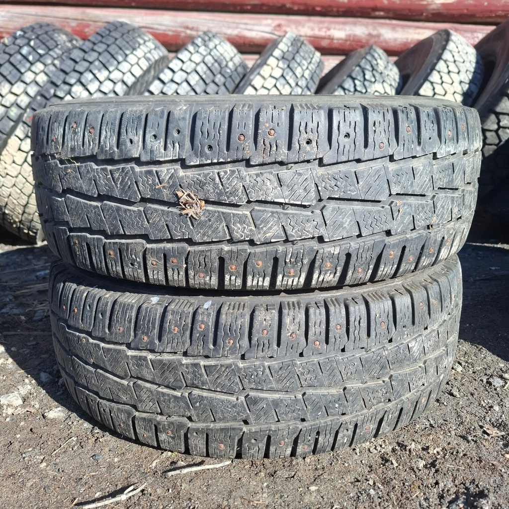 215/65R16C 109/107R Michelin Agilis X-Ice North Käytetty nastarengas 5,5mm DOT-18 (muutamia nastoja lähtenyt)