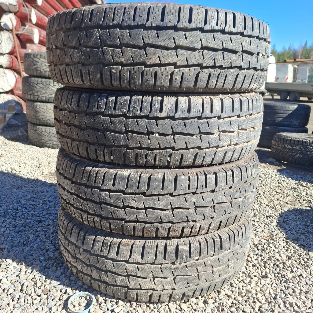 225/75R16C 121/120R Michelin Agilis X-Ice North Käytetty nastarengas 9-9,5mm DOT-21