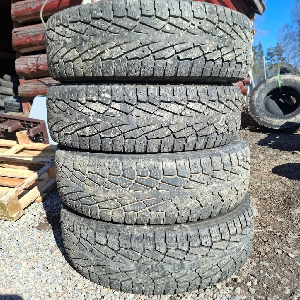 LT/245/75R17 121/118Q Nokian Hakkapeliitta LT2 Käytetty nastarengas 7-7,5mm DOT-13