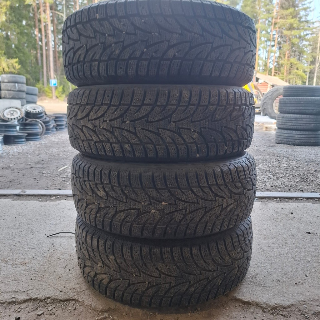 235/65R16C 115/113R Sailun Ice Blazer WST1 Käytetty nastarengas 7-9mm DOT-18