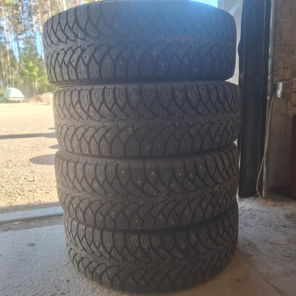 195/65R15 95T XL Nokian Nordman 4 Käytetty nastarengas 6-7mm DOT-13