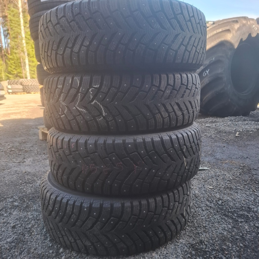 195/65R15 91T Toyo Observe Ice-Freezer Käytetty nastarengas 8mm DOT-21