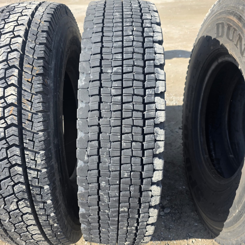 9.00R20 14pr BRIDGESTONE W970 Käytetty KA-rengas veto DOT-11 12mm