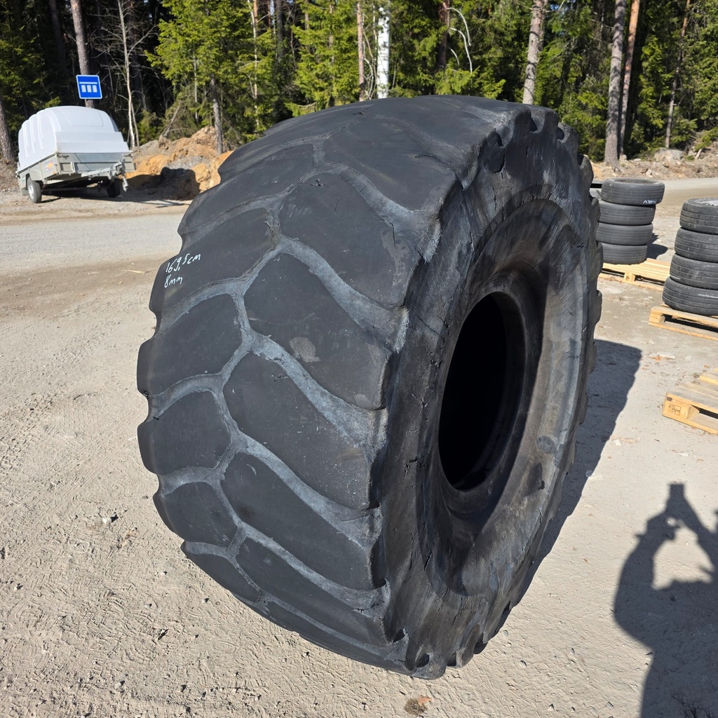29.5R25 MICHELIN XLD D2 Käytetty työkoneen rengas Halkaisija: 169,5cm Pintamäärä:8mm  (Renkaassa 2x tossut)