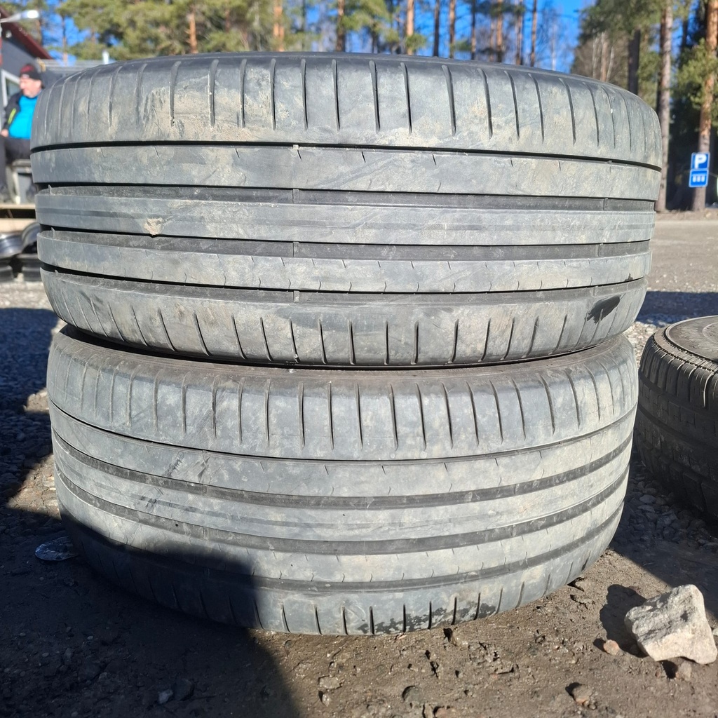 255/40R21 102V Pirelli Pzero Käytetty kesärengas 4mm DOT-20 ja -22