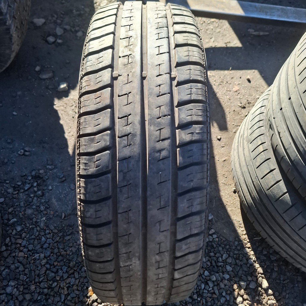205/65R16C 107/105T Continental VancoContact Käytetty kesärengas 7mm DOT-10
