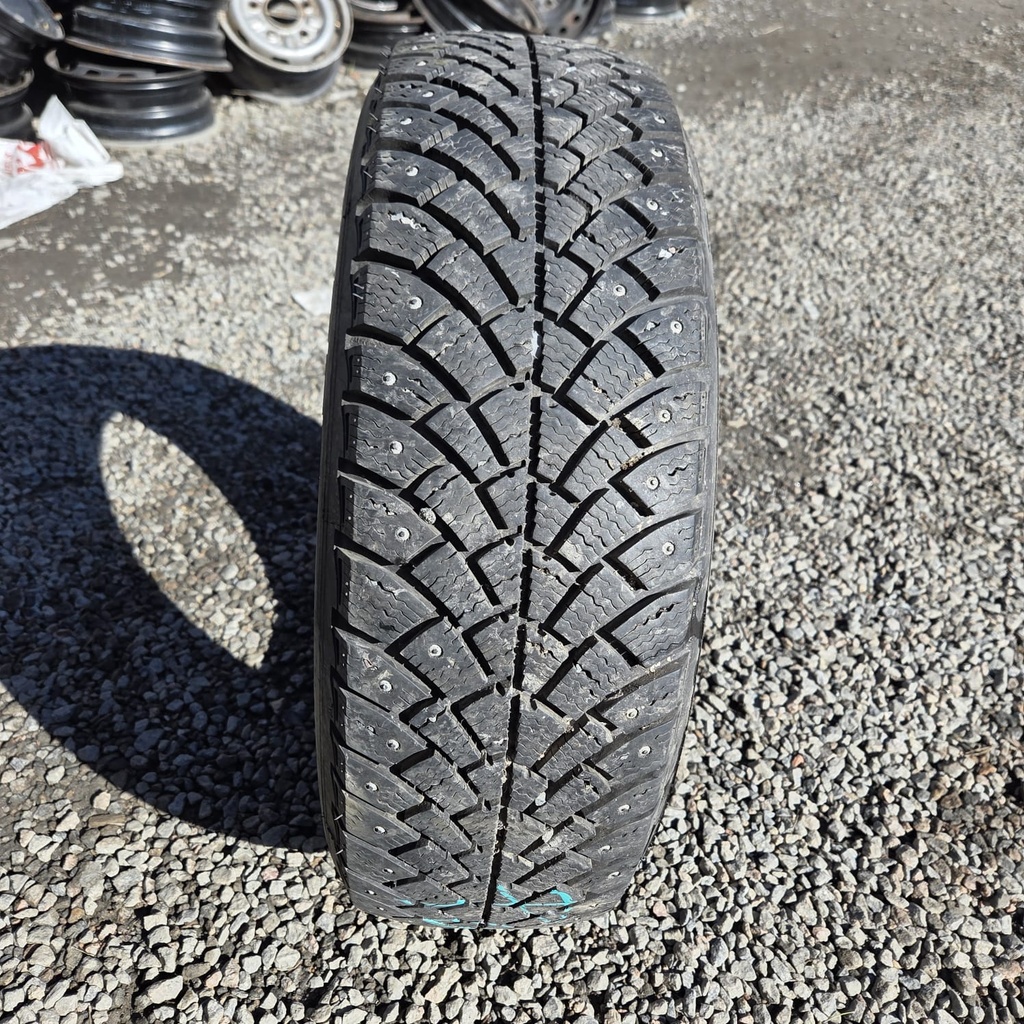 185/65R15 88Q BFGoodrich g-Force Käytetty nastarengas 8,5mm DOT-12