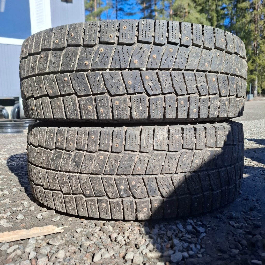 225/65R16C 112/110R Continental VanContact Ice Käytetty nastarengas 6mm DOT-21