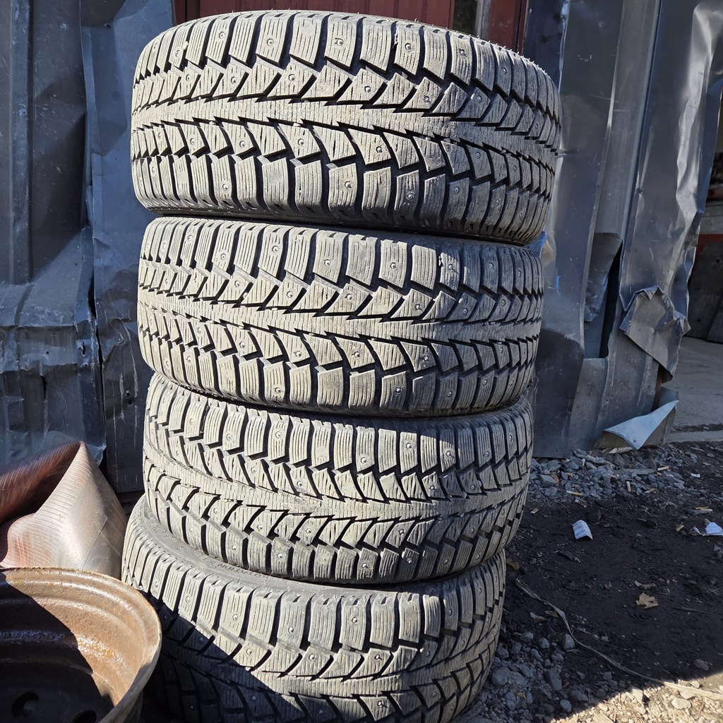 225/45R17 94T Lappi Jää-Ahma Käytetty nastarengas 8-9mm DOT-19
