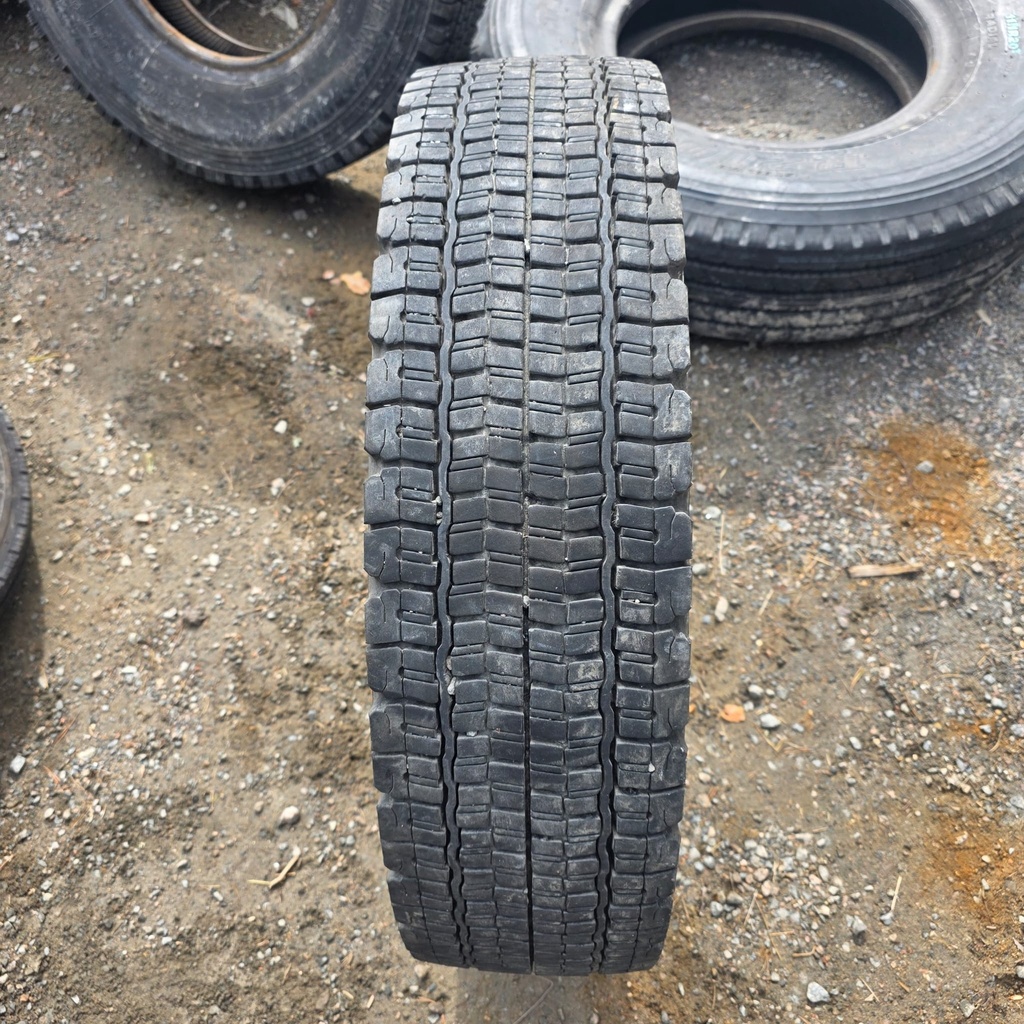7.50R16 14PR TUBETYPE BRIDGESTONE W990 Käytetty KA-rengas veto DOT-04 9mm