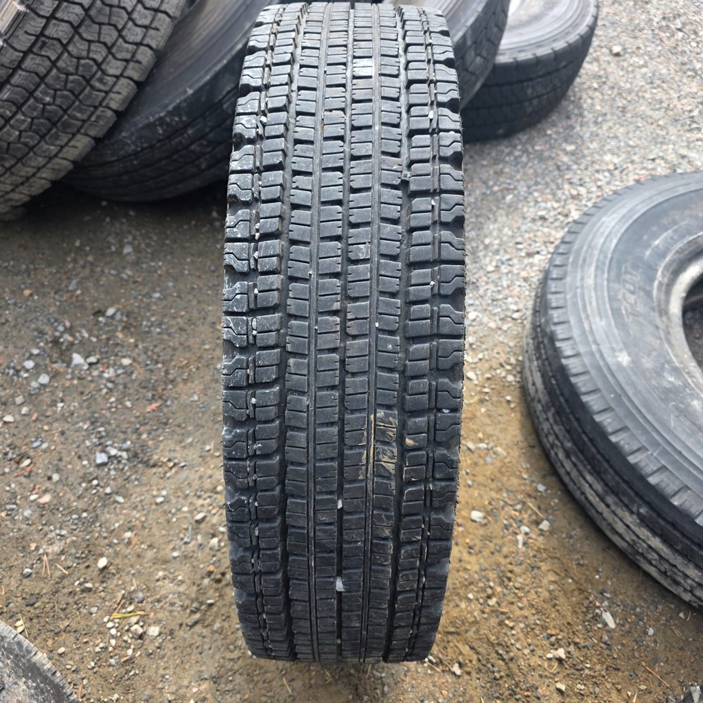 7.50R16 14pr YOKOHAMA SY297 Käytetty KA-rengas veto DOT-05 8mm