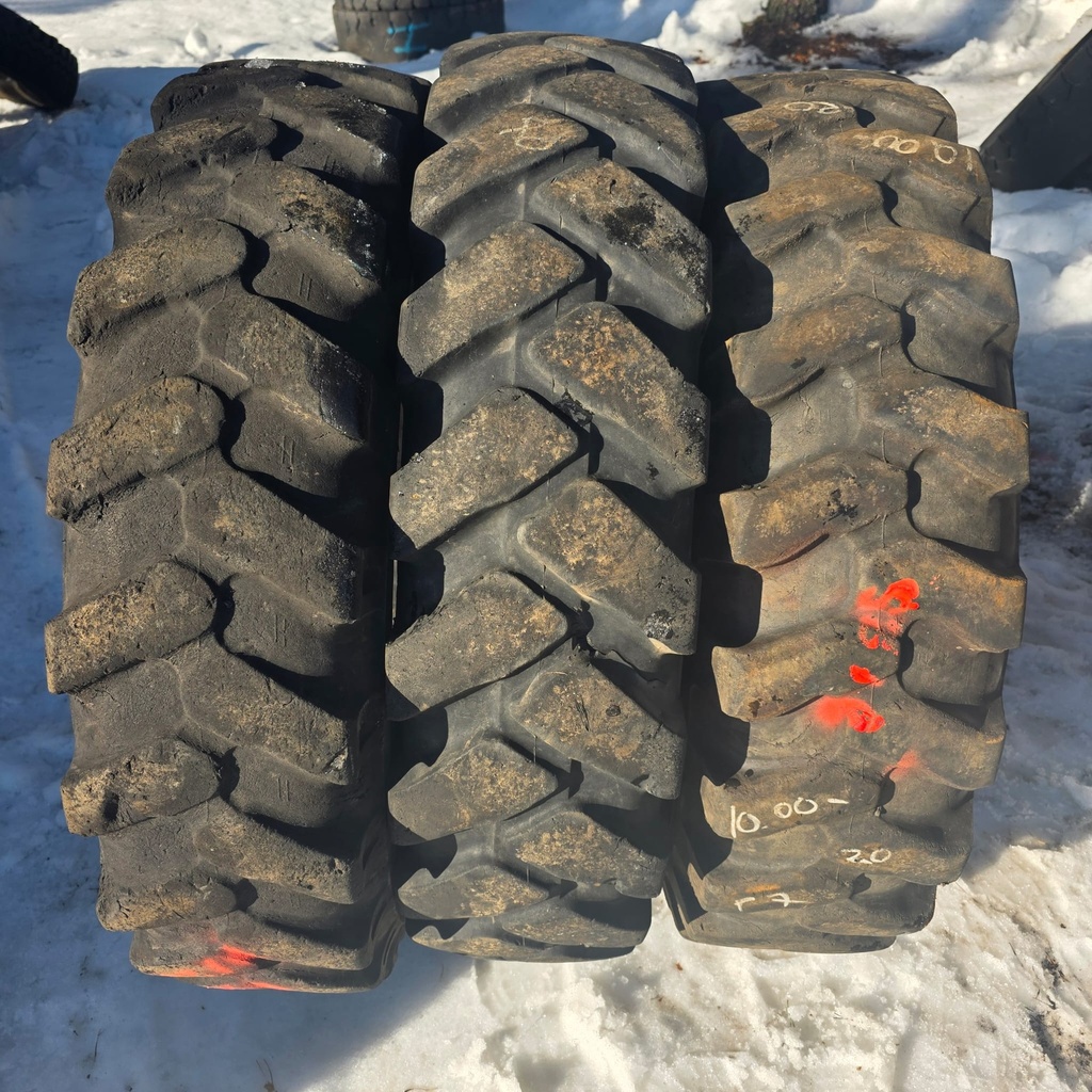 9.00-20 Käytetty Kaivinkoneen rengas (Kuntoluokka B)