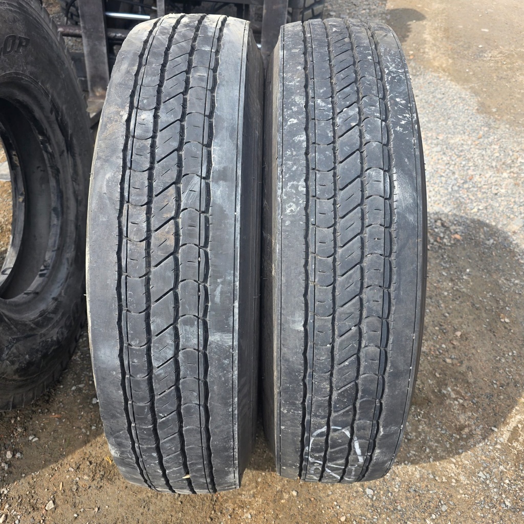 10.00R20 14pr DUNLOP SP350 Käytetty KA-rengas trailer DOT-20 8mm
