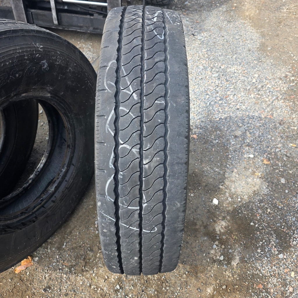 10.00R20 14pr BRIDGESTONE G611 Käytetty KA-rengas veto/Ohjaava/Trailer DOT-23 11mm