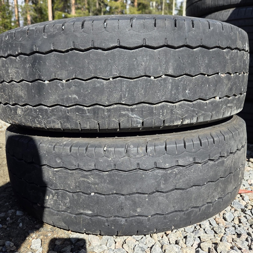 195/70R15C 104/102R Dynamo Hisceno Käytetty kesärengas 4,5mm DOT-22