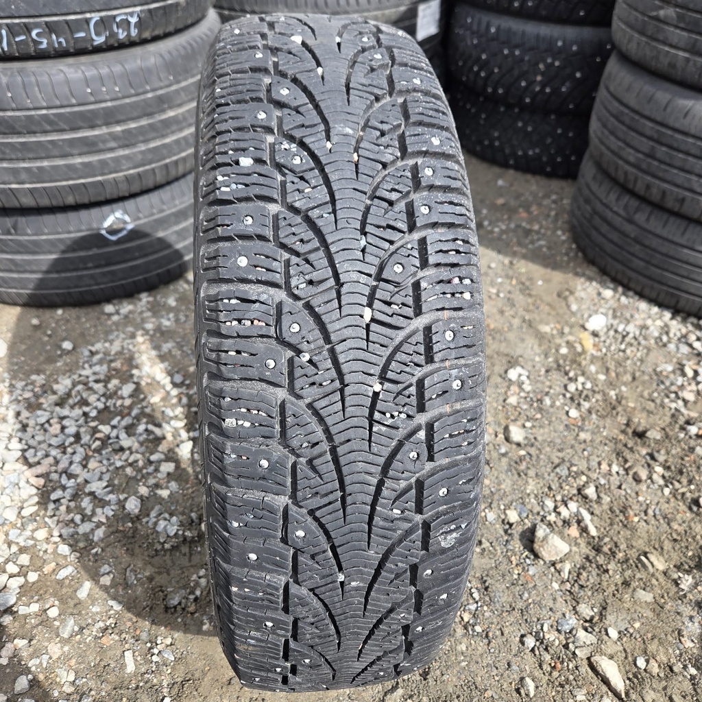 185/65R15 88T Pirelli Winter Käytetty nastarengas 8mm DOT-13