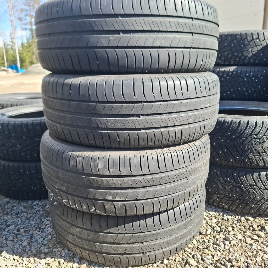 215/60R16 95V Michelin Energy Saver Käytetty kesärengas 4-5mm DOT-15