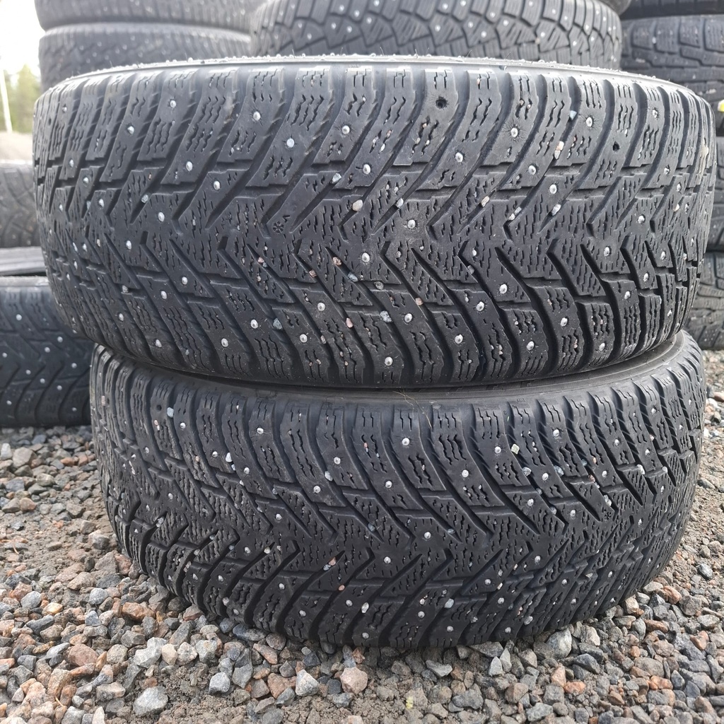 215/60R16 99T XL Nokian Hakkapeliitta 8 Käytetty nastarengas 5,5-6mm DOT-16