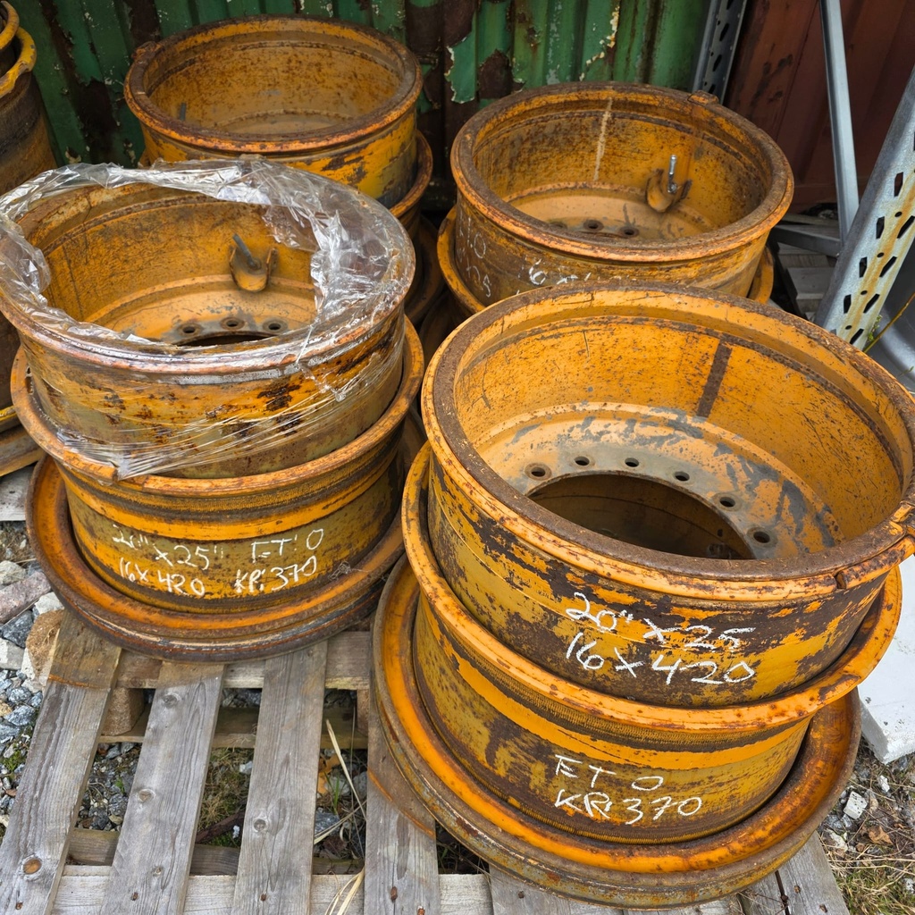 Käytetty Työkoneen lukkovanne CASE 19.5x25" PJ: 16x425mm KR: 370mm ET:0 Takamitta: 275mm