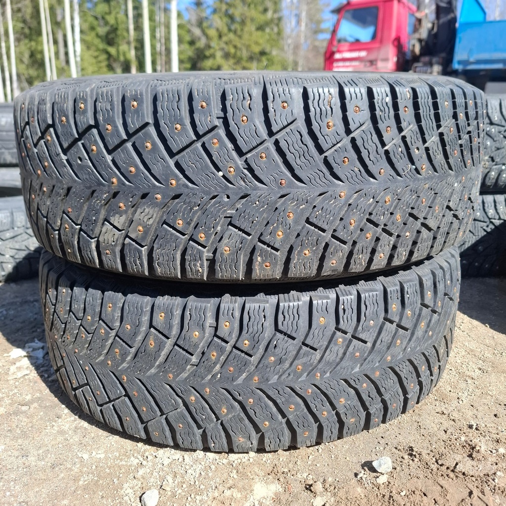 195/65R15 95T XL Michelin X-Ice North 4 Käytetty nastarengas 5-6mm DOT-20