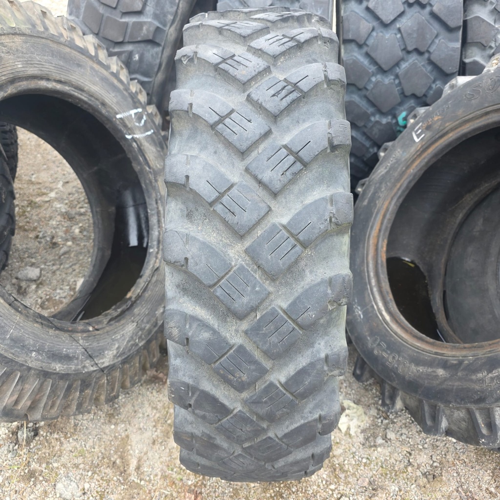 10.5-20 (10-20) 8pr CONTINENTAL  Käytetty työkoneen rengas 12mm (Vanha)