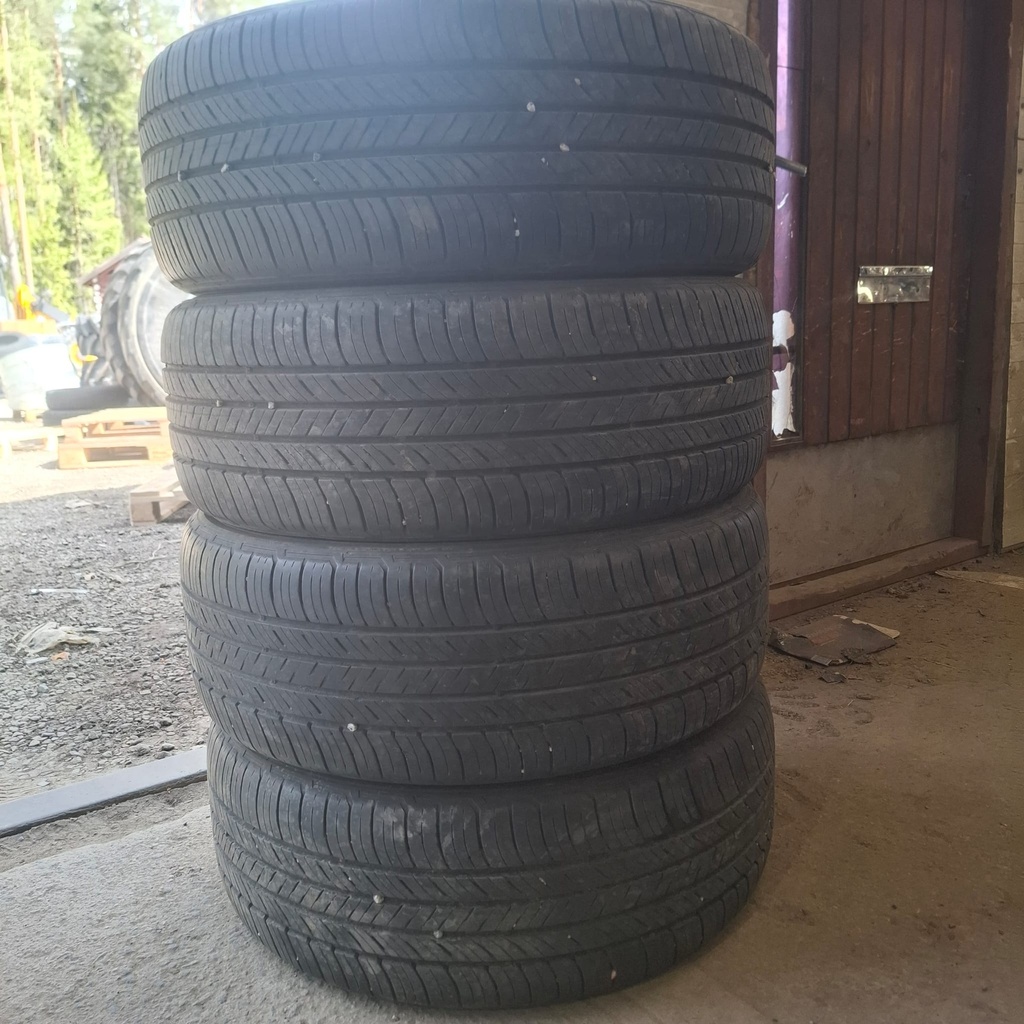 255/60R18 108V Kumho Crugen HP71 Käytetty kesärengas 6,5-7,5mm DOT-23