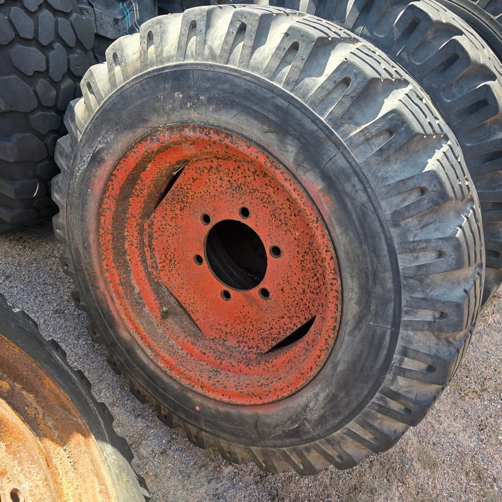 10.5-20 6pr RUNDERNEUERT MPT Käytetty Työkone rengas 5-10cm (Vanha) Vanne jako:6x205 Kr:161 ET:0
