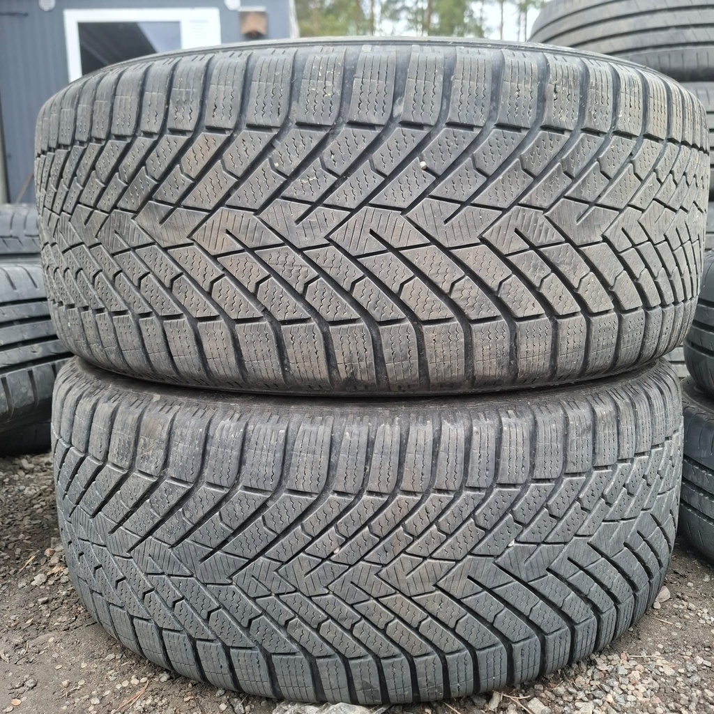 255/40R21 102V Pirelli Winter 2 Scorpion Elect Käytetty kitkarengas 5,5-7mm DOT-23