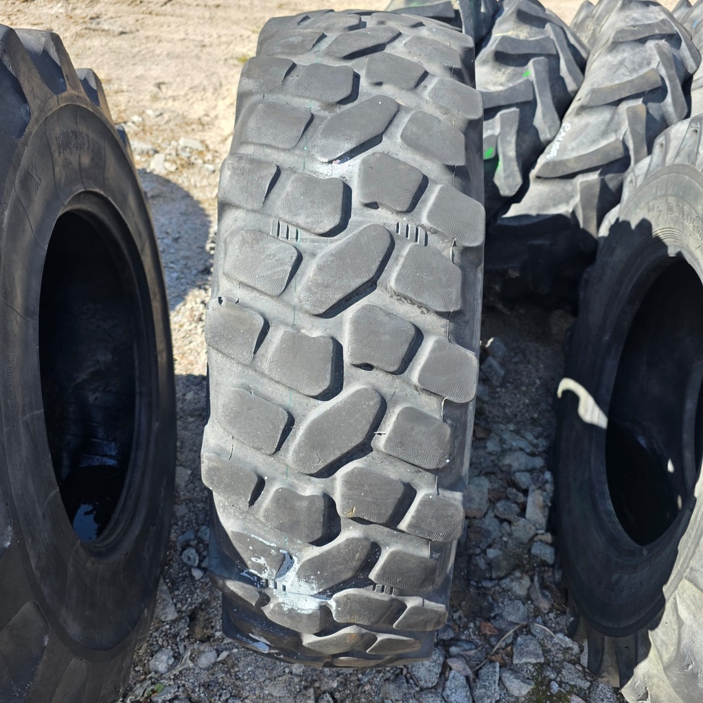 335/80R20 (12.5R20) 16pr UNIROYAL MPT T9 Käytetty KA-rengas 6mm (VANHA)