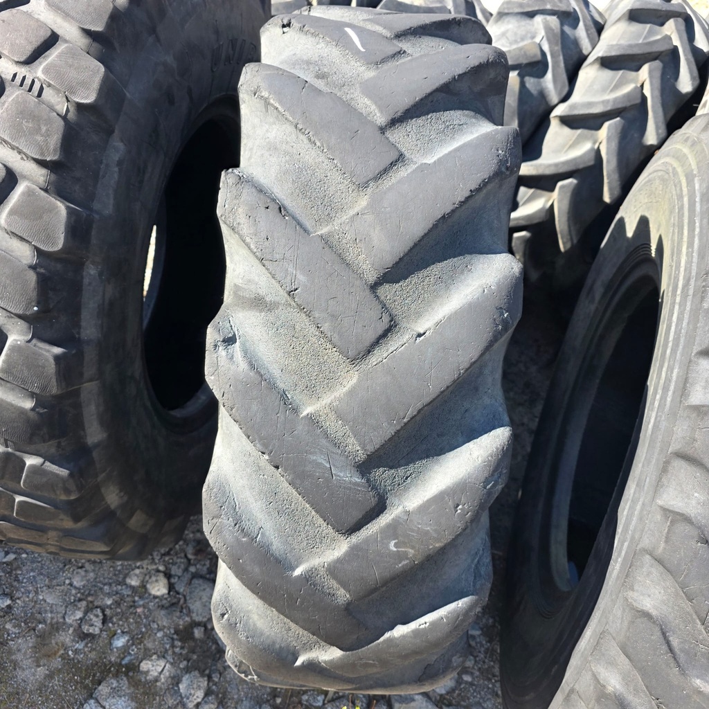 12.5-20 8pr DUNLOP  Käytetty Työkonerengas 5mm (VANHA)