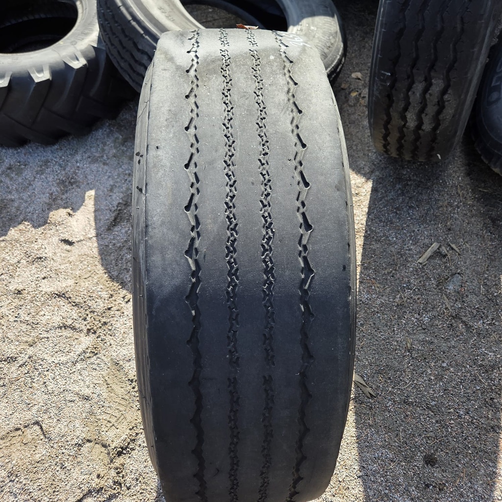 365/80R20 (14.5R20) 160K Bridgestone R164 Käytetty KA-rengas trailer DOT-01 (Pientä kuivumaa)