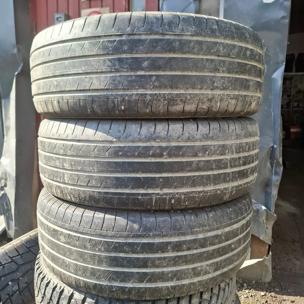 205/60R16 92V Yokohama BluEarth-GT Käytetty kesärengas 4-4,5mm DOT-21