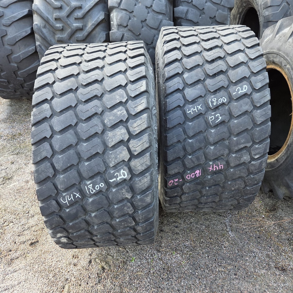 44X18.00-20 133A3/123B Titan Multi Trac C/S Käytetty rengas DOT-07 11mm Tubeless