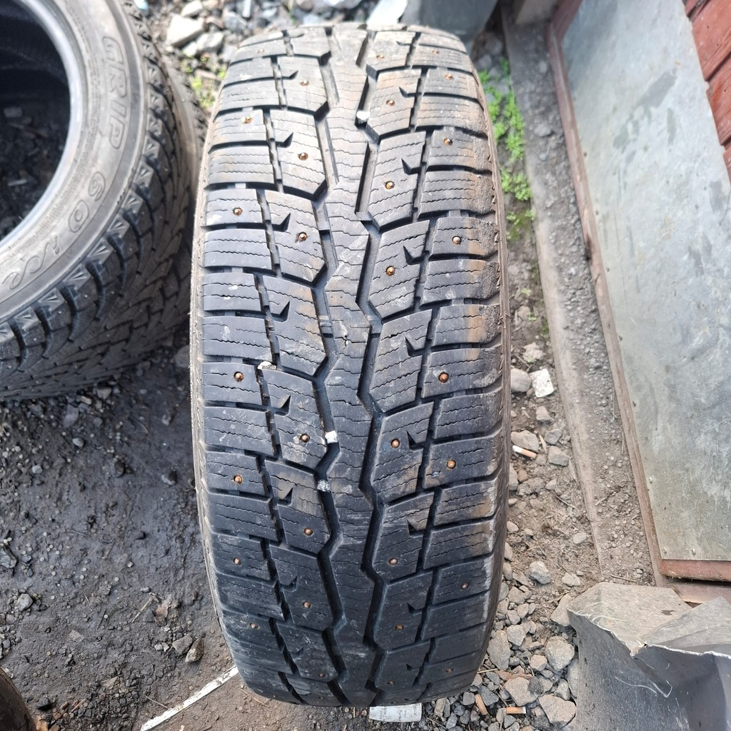 235/65R16C 121/119R Nankang Ice Activa IV-1 Van Käytetty nastarengas 9mm DOT-21