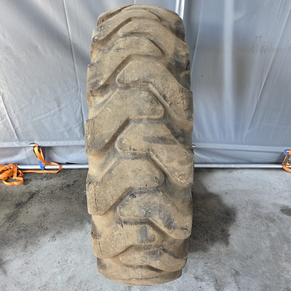 14.00-20 12PR Nokian Road Grader Käytetty työkoneen rengas 8mm (Vanha, Korjattu)